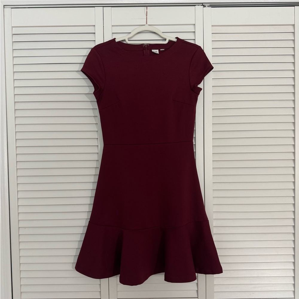 Gap Sz 2 Burgundy Short Sleeve Fit and Flare Dress